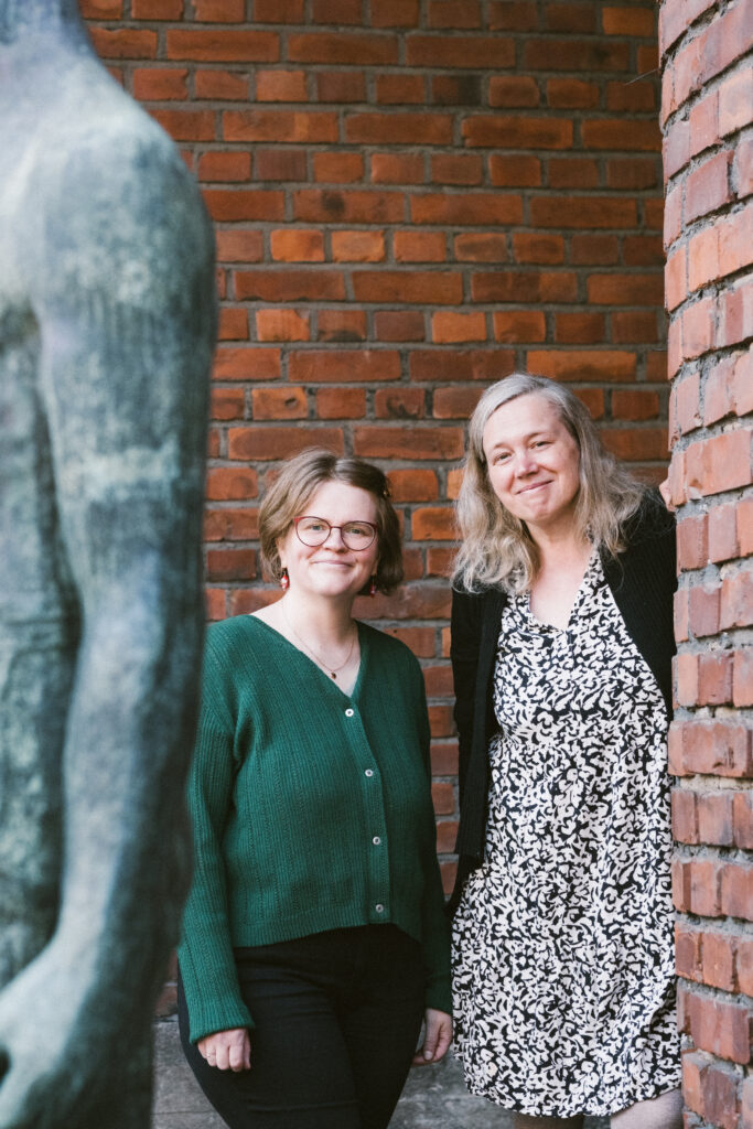 Anna Biström och Julia Dahlberg. Foto: Antti Rintala